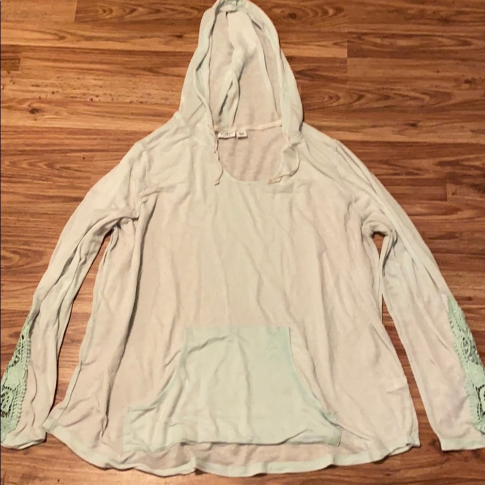 Light hoodie shirt!!